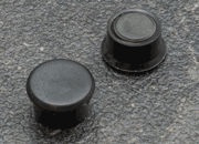 legatoria Calamita tonda NERA, diametro 13mm Calamita rettangolare con rivestimento in plastica, NERO. Spessore 7mm, dotato di due calamite in ferrite poste sulla superficie inferiore. Forza adesiva 100gr. LEG3778