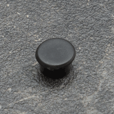 legatoria Calamita tonda NERA, diametro 13mm Calamita rettangolare con rivestimento in plastica, NERO. Spessore 7mm, dotato di due calamite in ferrite poste sulla superficie inferiore. Forza adesiva 100gr..