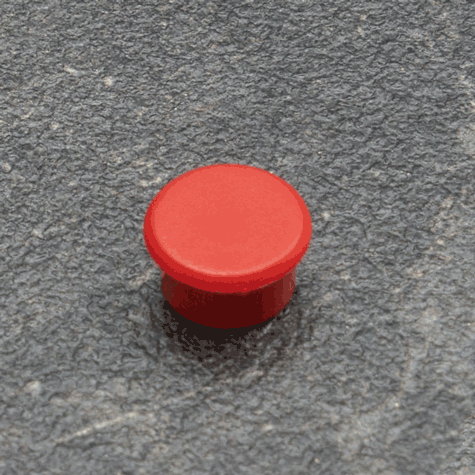 legatoria Calamita tonda ROSSA, diametro 13mm Calamita rettangolare con rivestimento in plastica, ROSSO. Spessore 7mm, dotato di due calamite in ferrite poste sulla superficie inferiore. Forza adesiva 100gr..