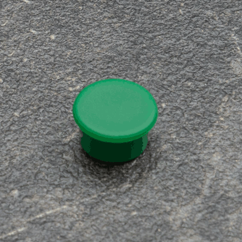 legatoria Calamita tonda VERDE, diametro 13mm Calamita rettangolare con rivestimento in plastica, VERDE. Spessore 7mm, dotato di due calamite in ferrite poste sulla superficie inferiore. Forza adesiva 100gr..