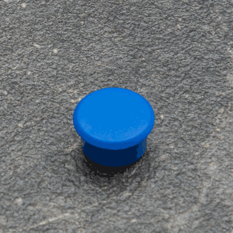legatoria Calamita tonda BLU, diametro 13mm Calamita rettangolare con rivestimento in plastica, BLU. Spessore 7mm, dotato di due calamite in ferrite poste sulla superficie inferiore. Forza adesiva 100gr..