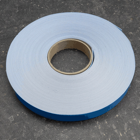 legatoria Nastro acciaio, altezza25mm, autoadesivoSchiumaPE, BIANCO Nastro di acciaio autoadesivo in schiuma di polietilene espanso BIANCO, altezza 25mm, spessore del materiale 0.15mm.