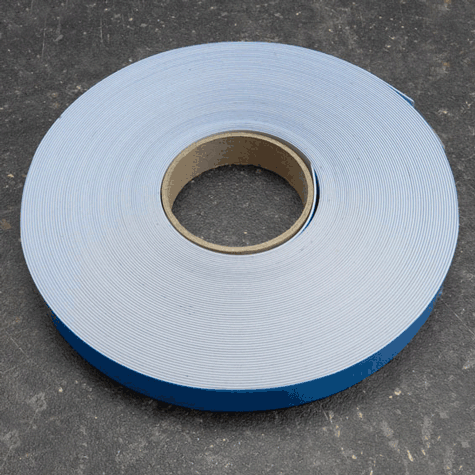 legatoria Nastro acciaio, altezza20mm, autoadesivoSchiumaPE, BIANCO Nastro di acciaio autoadesivo in schiuma di polietilene espanso BIANCO, altezza 20mm, spessore del materiale 0.15mm.