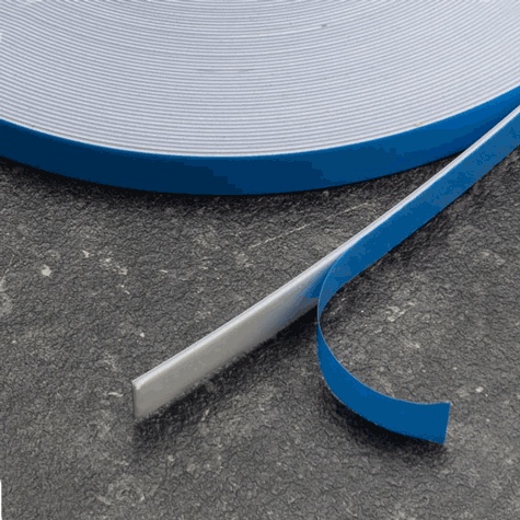 legatoria Nastro acciaio, altezza12mm, autoadesivoSchiumaPE, BIANCO Nastro di acciaio autoadesivo in schiuma di polietilene espanso BIANCO, altezza 12mm, spessore del materiale 0.15mm.