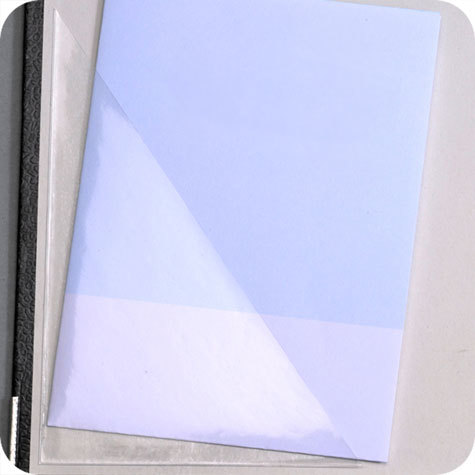 legatoria Tasca triangolare autoadesiva, 100x150mm Corner pocket. Busta triangolare adesiva in vinile trasparente (colla acrilica trasparente), lato lungo a sinistra, per inserire listini prezzi, offerte o altri fogli singoli in raccoglitori ad anelli, cataloghi, depliant, ecc.. .