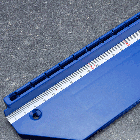 legatoria Barra a foro obliquo fustellatrice-arrotondangoli  Barra a foro obliquo fustellatrice-arrotonda angoli per fustellare calendari.