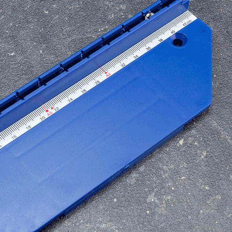 legatoria Barra a foro obliquo fustellatrice-arrotondangoli  Barra a foro obliquo fustellatrice-arrotonda angoli per fustellare calendari.