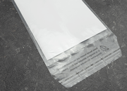 legatoria Sacchetto biodegradabile, chiusura autoadesiva, 225x310mm TRASPARENTE, in polipropilene riciclato da 50 micron, con patella da 50mm e banda autoadesiva di chiusura sul lato corto, biodegradabile LEG3808