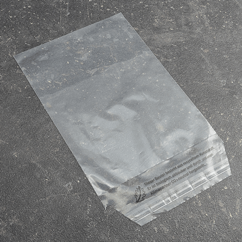 legatoria Sacchetto biodegradabile, chiusura autoadesiva, 225x310mm TRASPARENTE, in polipropilene riciclato da 50 micron, con patella da 50mm e banda autoadesiva di chiusura sul lato corto, biodegradabile.