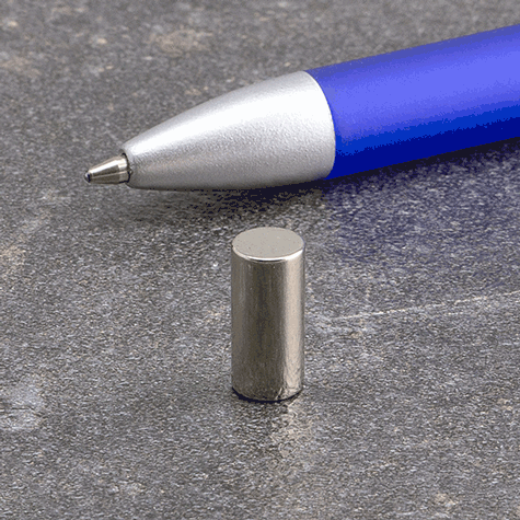 legatoria Calamita diametro 6mm spessore 13mm Calamita cilindrica in ferrite diametro 6mm, spessore 13mm (forza di attrazione: 1,7kg).