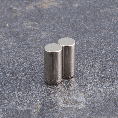 legatoria Calamita diametro 6mm spessore 13mm Calamita cilindrica in ferrite diametro 6mm, spessore 13mm (forza di attrazione: 1,7kg).