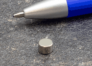 legatoria Calamita diametro 6mm spessore 4mm Calamita cilindrica in ferrite diametro 6mm, spessore 4mm (forza di attrazione: 1200g) LEG3812