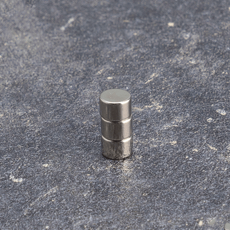 legatoria Calamita diametro 6mm spessore 4mm Calamita cilindrica in ferrite diametro 6mm, spessore 4mm (forza di attrazione: 1200g).