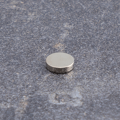 legatoria Calamita diametro 8mm spessore 2mm Calamita cilindrica in ferrite diametro 8mm, spessore 2mm (forza di attrazione: 1100g).
