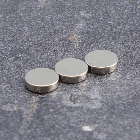 legatoria Calamita diametro 8mm spessore 2mm Calamita cilindrica in ferrite diametro 8mm, spessore 2mm (forza di attrazione: 1100g).