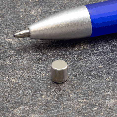 legatoria Calamita diametro 5mm. spessore 5mm Calamita cilindrica in ferrite diametro 5mm, spessore 5mm (forza di attrazione: 940g).