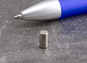 legatoria Calamita diametro 4mm. spessore 7mm Calamita cilindrica in ferrite diametro 4mm, spessore 7mm (forza di attrazione: 670g).