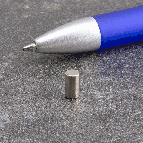 legatoria Calamita diametro 4mm. spessore 7mm Calamita cilindrica in ferrite diametro 4mm, spessore 7mm (forza di attrazione: 670g).