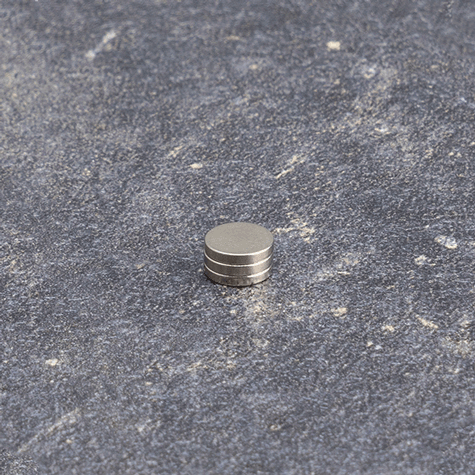 legatoria Calamita diametro 6mm spessore 1mm Calamita cilindrica in ferrite diametro 6mm, spessore 1mm (forza di attrazione: 400g).