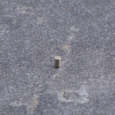 legatoria Calamita diametro 2mm. spessore 3mm Calamita cilindrica in ferrite diametro 2mm, spessore 3mm (forza di attrazione: 160g).