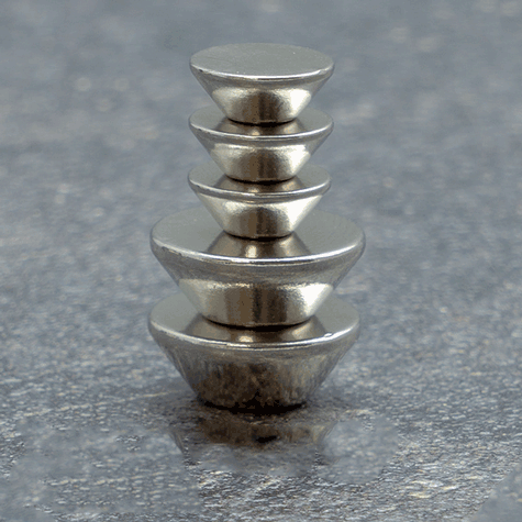 legatoria Calamita conica, diametro 20x10mm Calamita conica, superficie inferiore di diametro 20mm, superiore di 10mm; altezza 10mm (forza di attrazione: 4900gr).