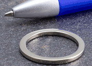 legatoria Segnagiorno magnetico calendario, diametro 25mm Diametro esterno 25 mm. Diametro interno 20 mm. Spessore 2 mm. Magnete al Neodimio, grado magnetico N40. Lega di boro, ferro e neodimio. (forza di attrazione massima: 3500g).