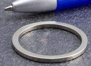 legatoria Segnagiorno magnetico calendario, diametro 30mm Diametro esterno 30 mm. Diametro interno 25 mm. Spessore 2 mm. Magnete al Neodimio, grado magnetico N40. Lega di boro, ferro e neodimio. (forza di attrazione: 3900g).