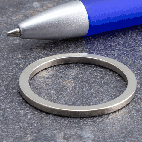 legatoria Segnagiorno magnetico calendario, diametro 30mm Diametro esterno 30 mm. Diametro interno 25 mm. Spessore 2 mm. Magnete al Neodimio, grado magnetico N40. Lega di boro, ferro e neodimio. (forza di attrazione: 3900g).