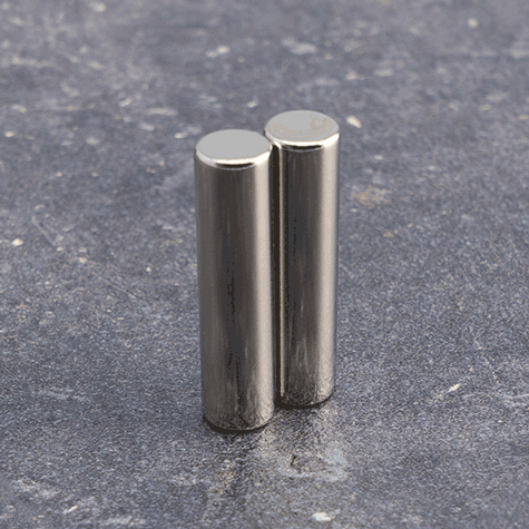 legatoria Calamita diametro 10mm. spessore 40mm Calamita cilindrica in ferrite diametro 10mm, spessore 40mm (forza di attrazione: 4100g).