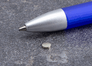 legatoria Calamita diametro 4mm. spessore 5mm Calamita cilindrica in ferrite diametro 4mm, spessore 1mm (forza di attrazione: 250g).