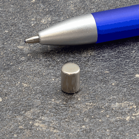 legatoria Calamita diametro 6mm spessore 8mm Calamita cilindrica in ferrite diametro 6mm, spessore 8mm (forza di attrazione: 1600g).