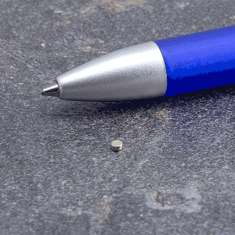 legatoria Calamita diametro 2mm. spessore 1mm Calamita cilindrica in ferrite diametro 2mm, spessore 1mm (forza di attrazione: 110g).