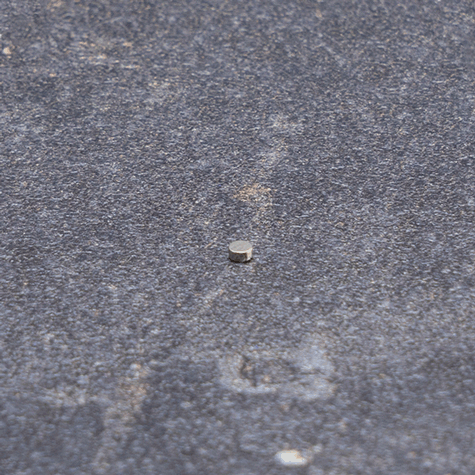 legatoria Calamita diametro 2mm. spessore 1mm Calamita cilindrica in ferrite diametro 2mm, spessore 1mm (forza di attrazione: 110g).