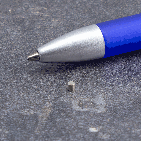 legatoria Calamita diametro 2mm. spessore 2mm Calamita cilindrica in ferrite diametro 2mm, spessore 2mm (forza di attrazione: 150g).