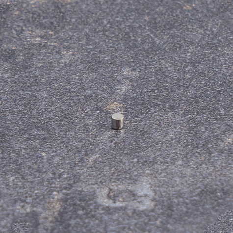 legatoria Calamita diametro 2mm. spessore 2mm Calamita cilindrica in ferrite diametro 2mm, spessore 2mm (forza di attrazione: 150g).