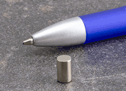 legatoria Calamita diametro 5mm. spessore 8mm Calamita cilindrica in ferrite diametro 5mm, spessore 8mm (forza di attrazione: 1100g).