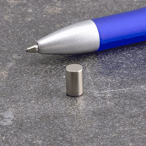 legatoria Calamita diametro 5mm. spessore 8mm Calamita cilindrica in ferrite diametro 5mm, spessore 8mm (forza di attrazione: 1100g).