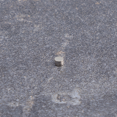 legatoria Calamita diametro 3mm. spessore 1mm Calamita cilindrica in ferrite diametro 3mm, spessore 1mm (forza di attrazione: 190g).