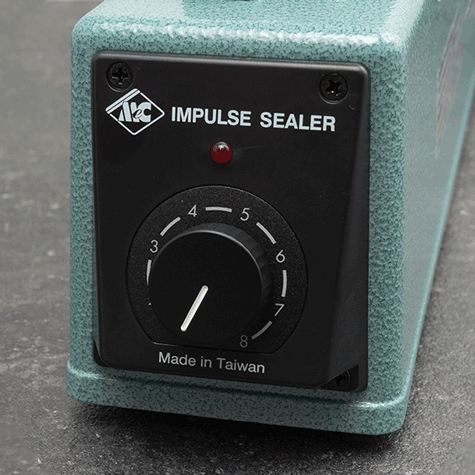 legatoria Saldatrice per polietilene, luce 300mm Saldatrice a impulsi per polietilene, per buste larghe fino a 300mm, 220V, 540W, con cutter integrato..