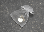 legatoria Sacchetti da regalo, organza, 75x100mm BIANCO, Sacchetto in organza, da regalo, 75x100mm, adatto per confezionare prodotti promozionali, bigiotteria, cosmetici, accessori. LEG3843