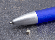 legatoria Calamita diametro 3mm. spessore 2mm Calamita cilindrica in ferrite diametro 3mm, spessore 2mm (forza di attrazione: 160g).