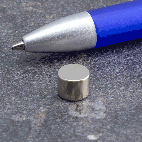 legatoria Calamita diametro 8mm spessore 6mm Calamita cilindrica in ferrite diametro 8mm, spessore 6mm (forza di attrazione: 2600g).