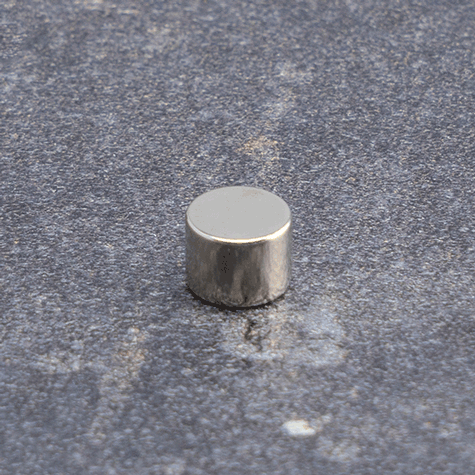 legatoria Calamita diametro 8mm spessore 6mm Calamita cilindrica in ferrite diametro 8mm, spessore 6mm (forza di attrazione: 2600g).