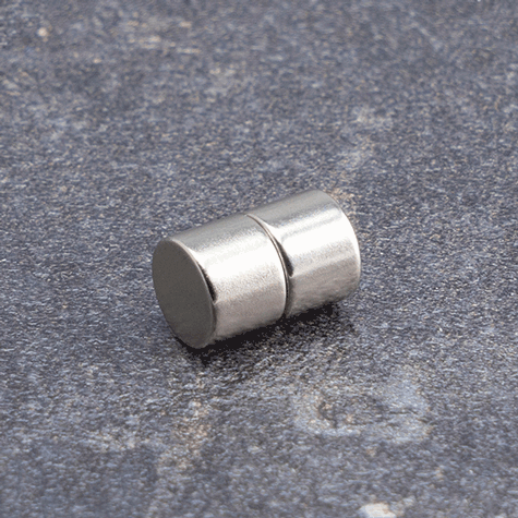 legatoria Calamita diametro 8mm spessore 6mm Calamita cilindrica in ferrite diametro 8mm, spessore 6mm (forza di attrazione: 2600g).