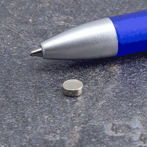 legatoria Calamita diametro 5mm. spessore 2mm Calamita cilindrica in ferrite diametro 5mm, spessore 2mm (forza di attrazione: 680g).