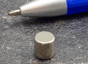 legatoria Calamita diametro 8mm spessore 8mm Calamita cilindrica in ferrite diametro 8mm, spessore 8mm (forza di attrazione: 2500g) LEG3854