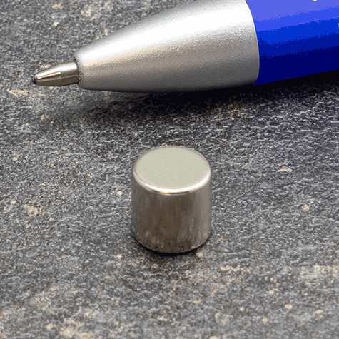 legatoria Calamita diametro 8mm spessore 8mm Calamita cilindrica in ferrite diametro 8mm, spessore 8mm (forza di attrazione: 2500g).