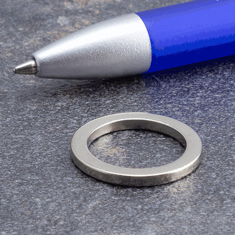 legatoria Segnagiorno magnetico calendario, diametro 20mm Diametro esterno 20mm. Diametro interno 15mm. Spessore 2mm. Magnete al Neodimio, grado magnetico N40. Lega di boro, ferro e neodimio. (forza di attrazione: 3500g).