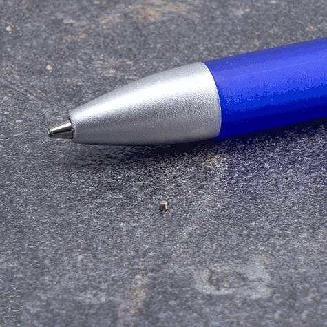 legatoria Calamita diametro 1mm. spessore 1mm Calamita cilindrica in ferrite diametro 1mm, spessore 1mm (forza di attrazione: 30g).