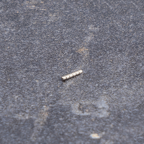 legatoria Calamita diametro 1mm. spessore 1mm Calamita cilindrica in ferrite diametro 1mm, spessore 1mm (forza di attrazione: 30g).